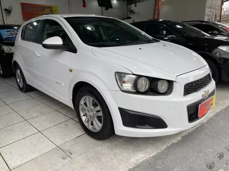 Chevrolet Sonic Branco 3