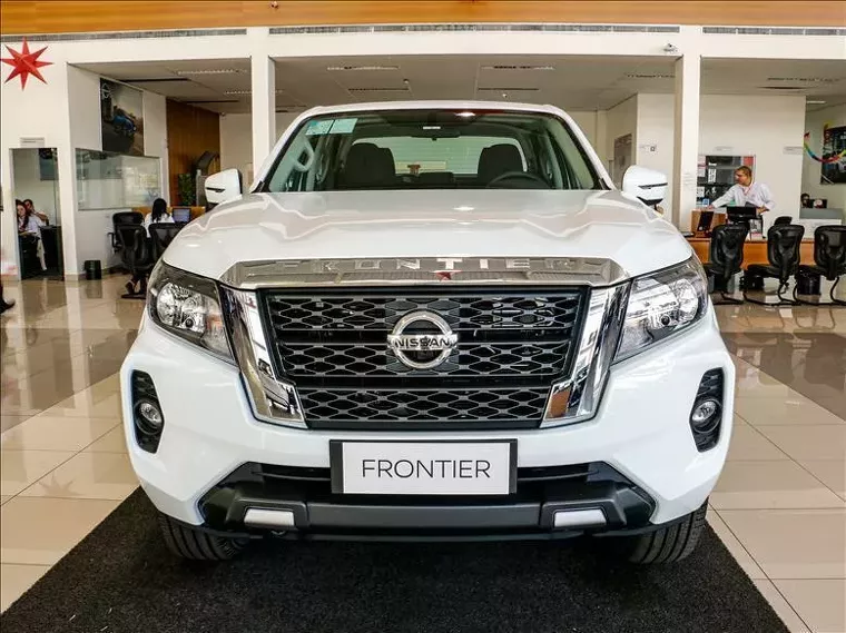 Nissan Frontier Branco 1