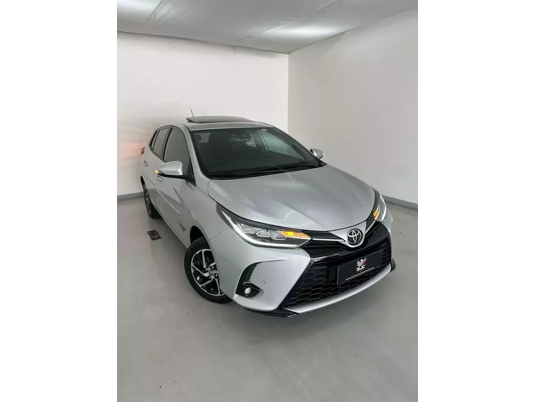 Toyota Yaris Prata 13