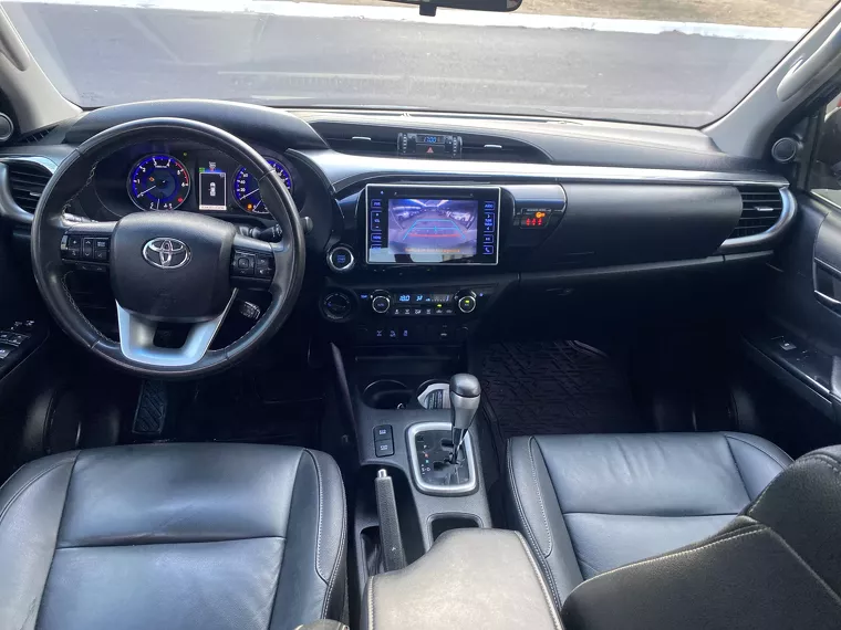 Toyota Hilux Preto 24