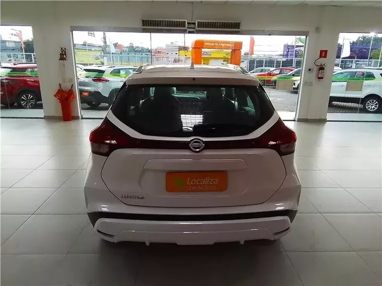 Nissan Kicks Branco 4