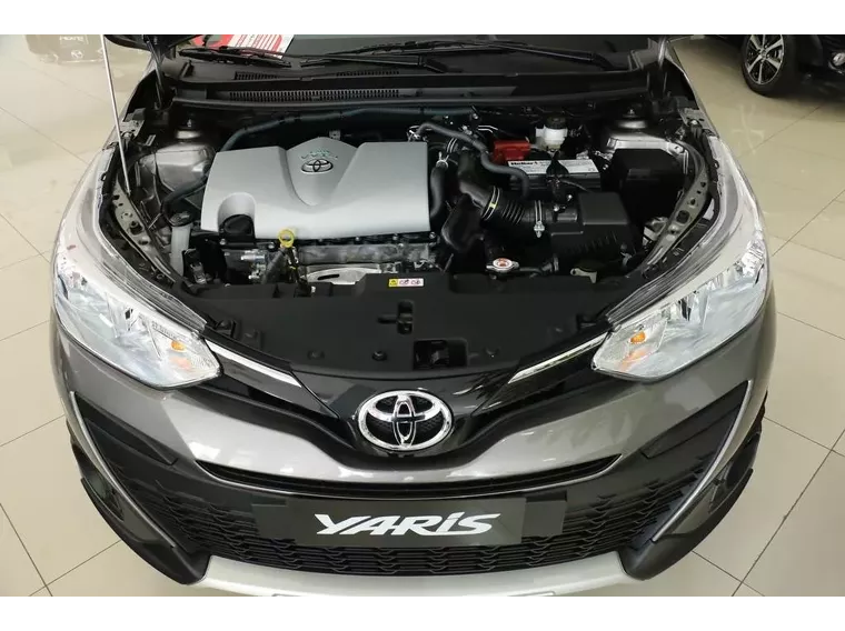 Toyota Yaris Cinza 19
