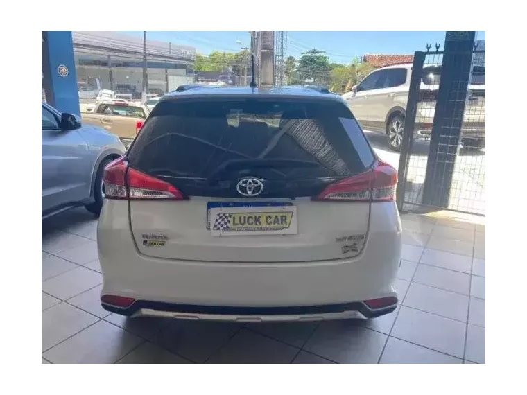 Toyota Yaris Branco 7