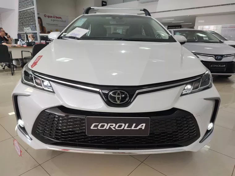 Toyota Corolla Branco 9