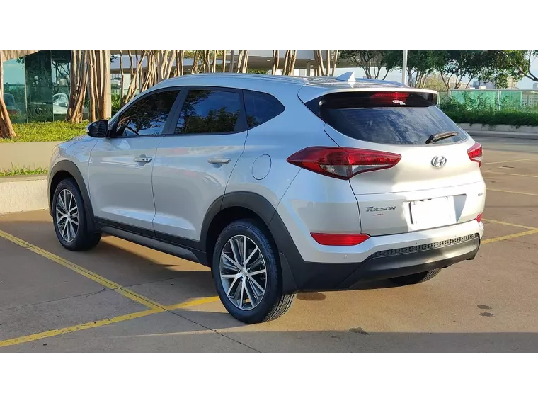 Hyundai Tucson Prata 12