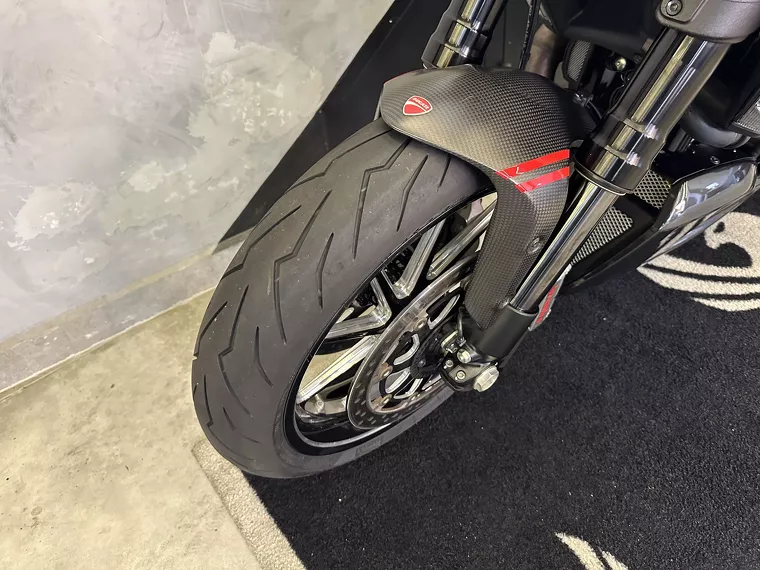 Ducati Diavel Vermelho 14