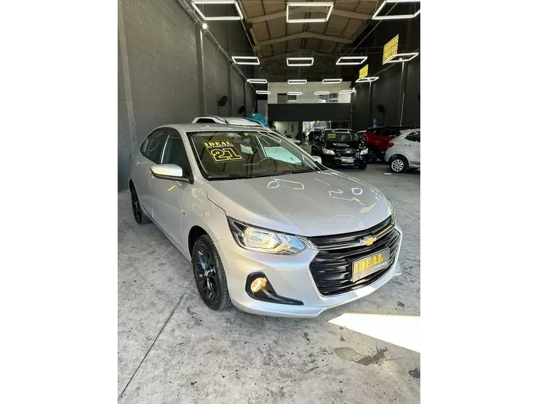 Chevrolet Onix Prata 9