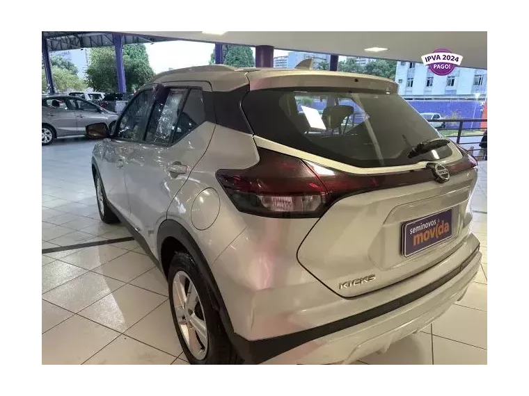 Nissan Kicks Prata 5