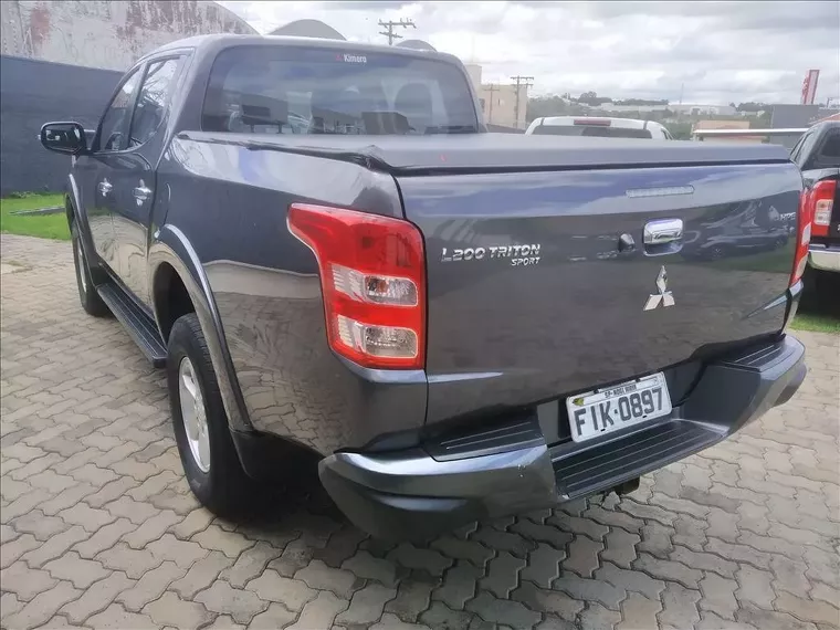 Mitsubishi L200 Triton Cinza 2