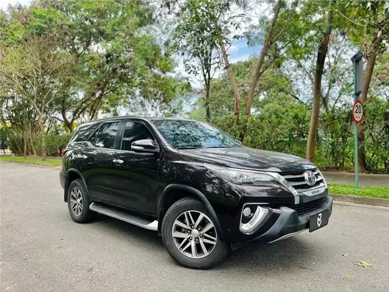 Toyota Hilux SW4 Marrom 8