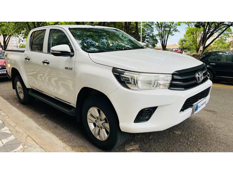 Toyota Hilux Branco 3