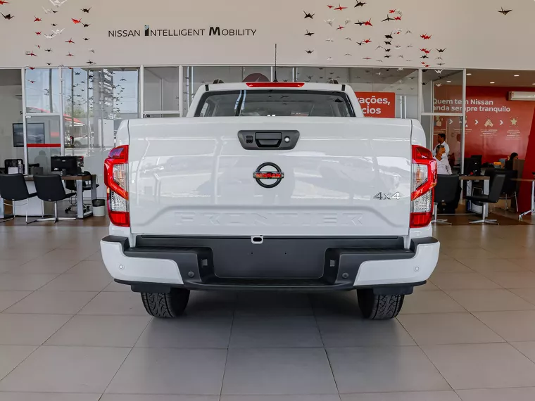 Nissan Frontier Branco 8