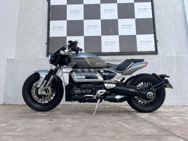 Triumph Rocket III Prata 1