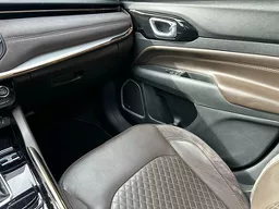 Jeep Commander