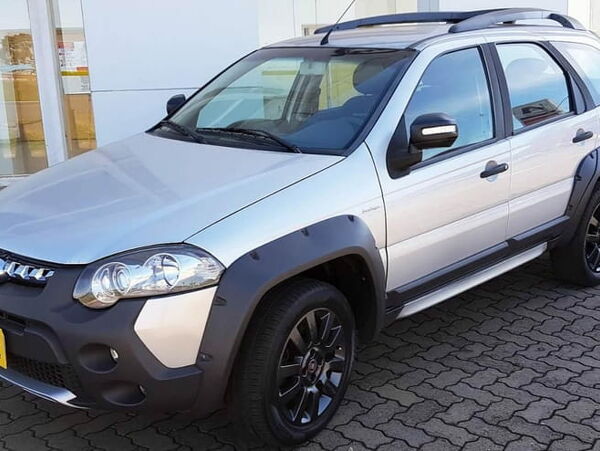 FIAT PALIO WEEKEND 1.8 ADVENTURE LOCKER 16V Prata 2015