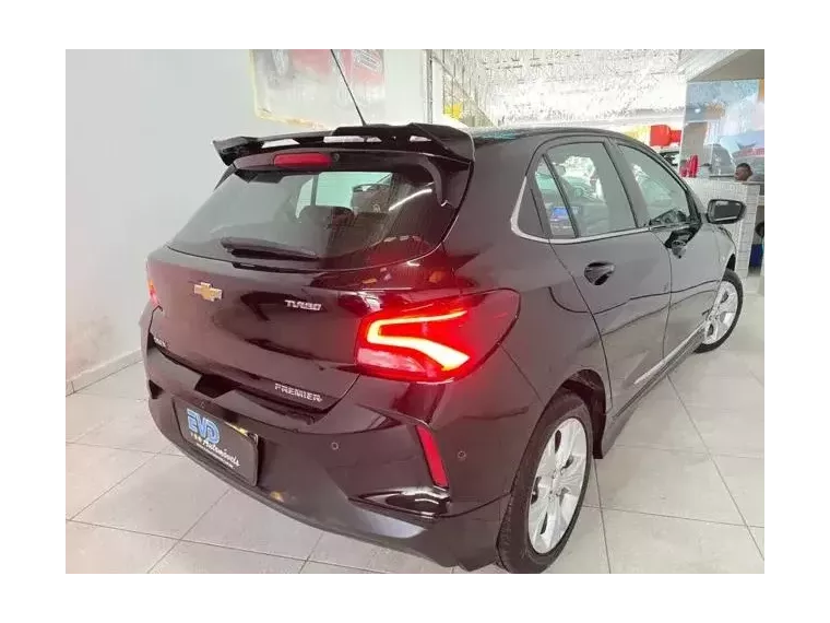 Chevrolet Onix Preto 3