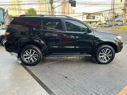 Toyota Hilux SW4