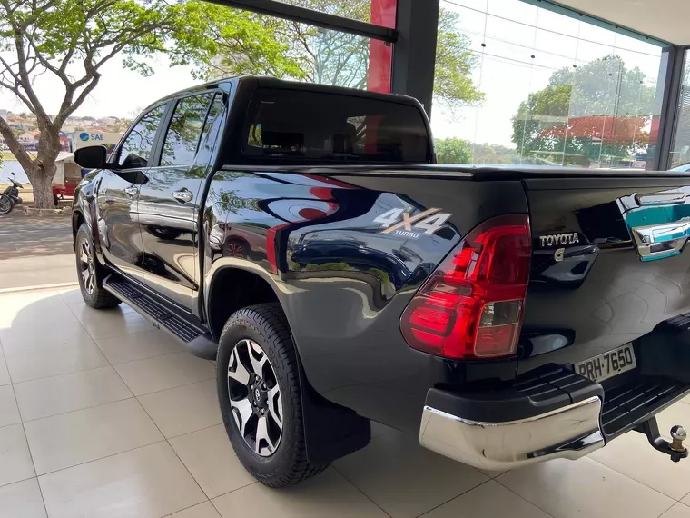 Toyota Hilux Preto 6