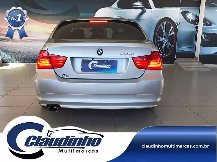 BMW 320i Prata 15