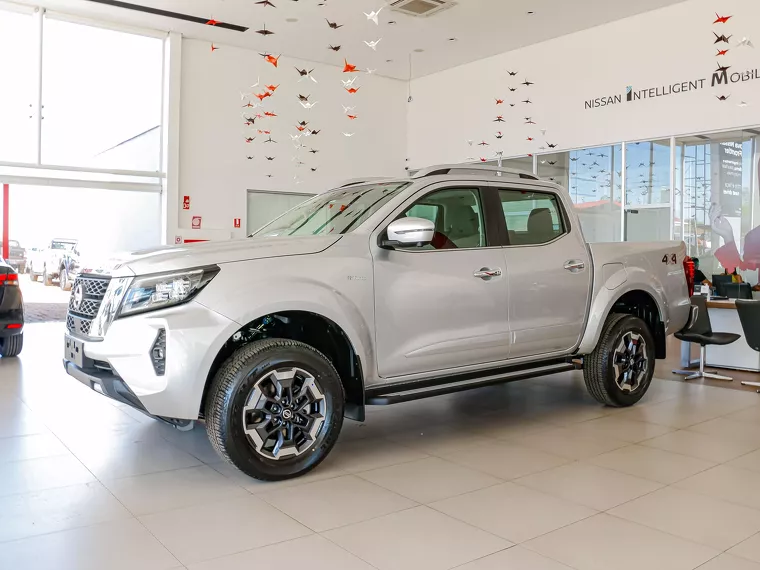 Nissan Frontier Prata 16