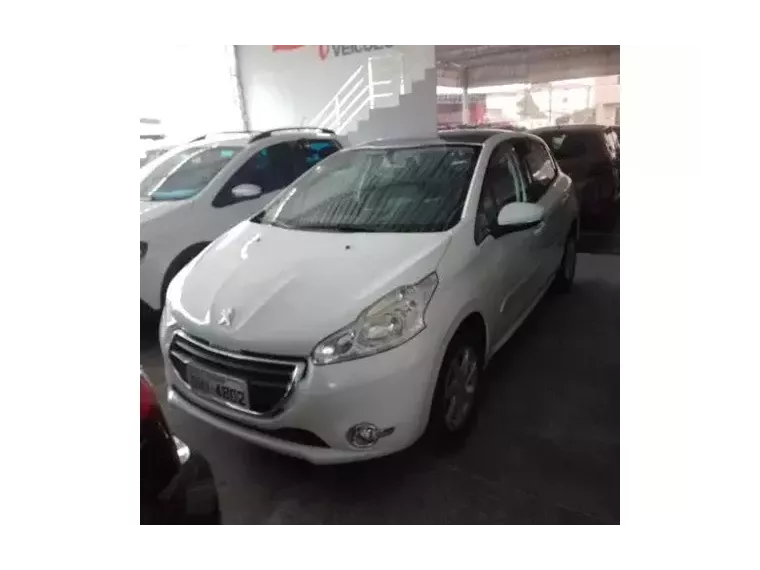 Peugeot 208 Branco 3