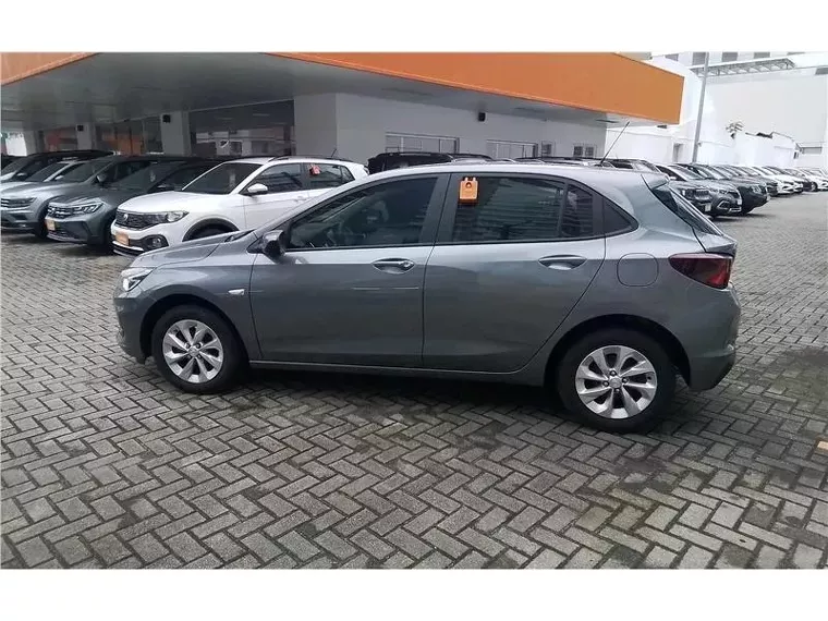 Chevrolet Onix Cinza 5