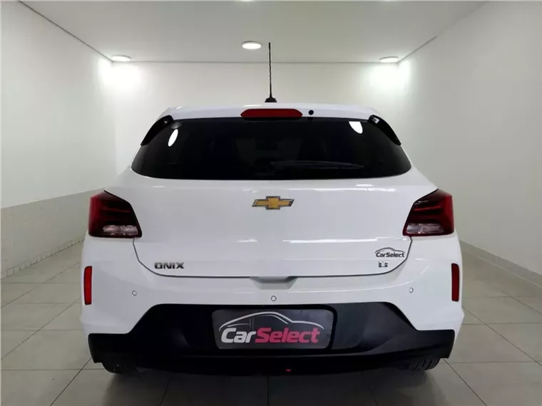 Chevrolet Onix Branco 7