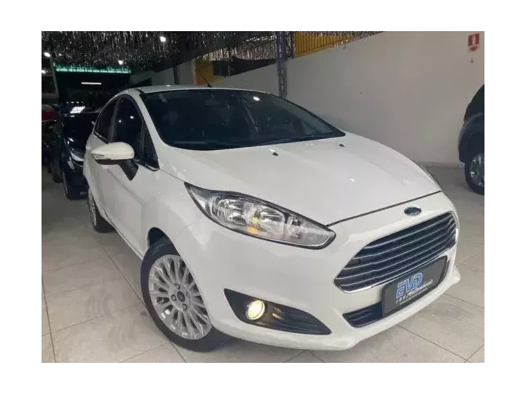 Ford Fiesta Branco 4