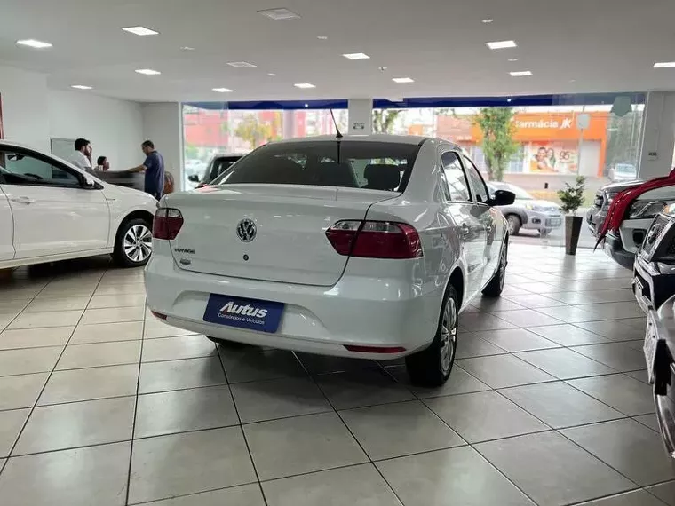 Volkswagen Voyage Branco 3