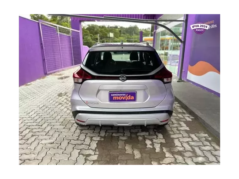 Nissan Kicks Prata 5