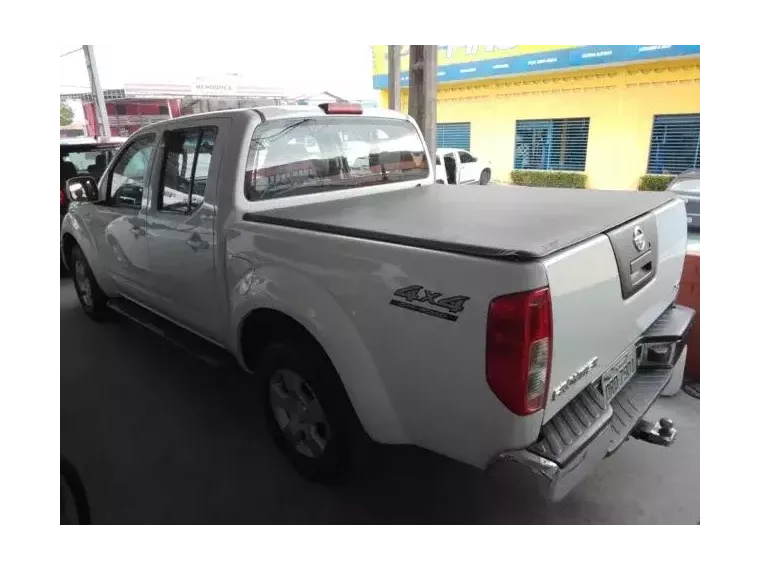 Nissan Frontier Branco 1