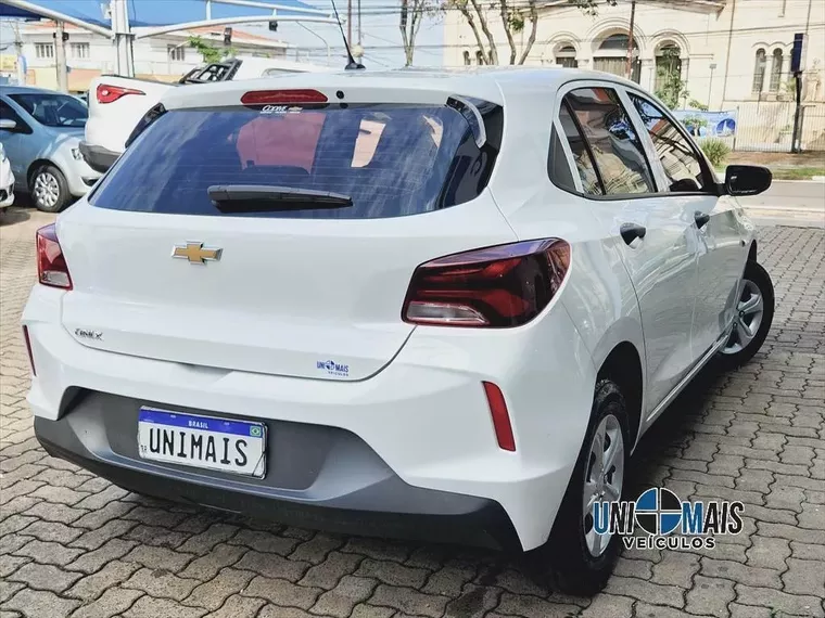 Chevrolet Onix Branco 10