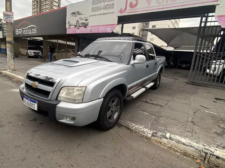 Chevrolet S10 Prata 11