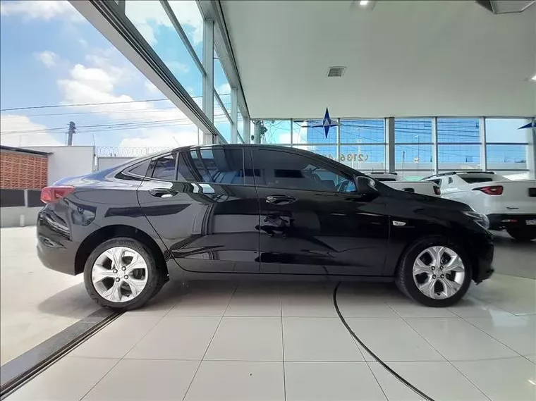 Chevrolet Onix Preto 6