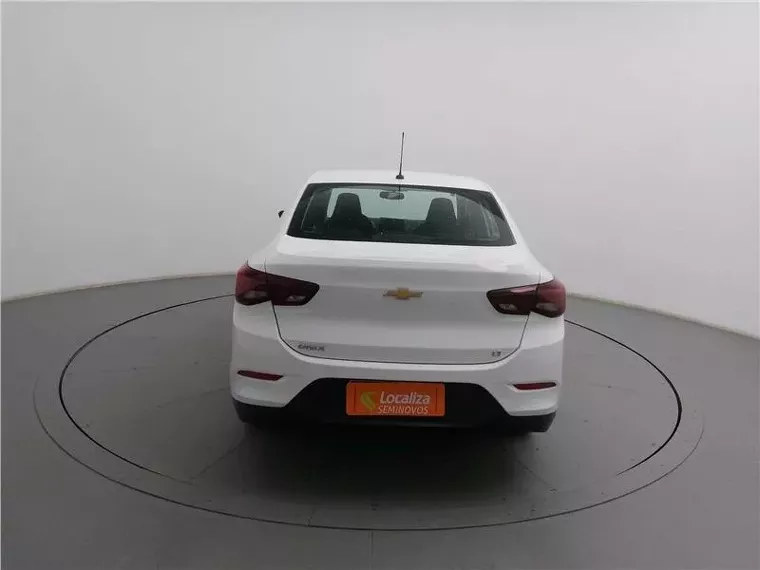 Chevrolet Onix Branco 18