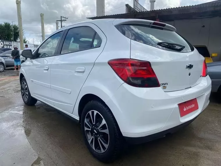 Chevrolet Onix Branco 5