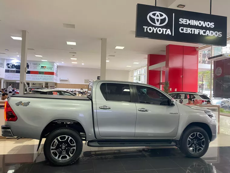 Toyota Hilux Prata 3