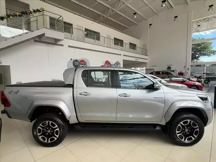 Toyota Hilux Prata 5