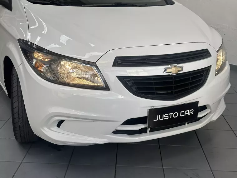 Chevrolet Onix Branco 12