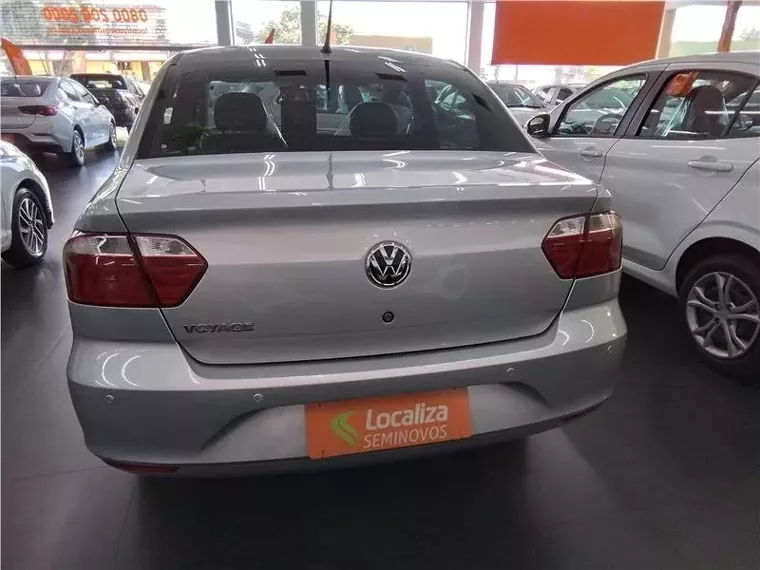 Volkswagen Voyage Prata 2