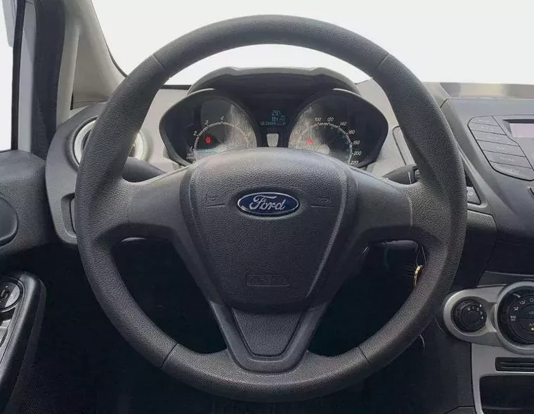 Ford Fiesta Branco 12