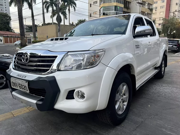 Toyota Hilux Branco 22