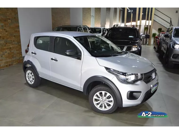 Fiat Mobi Prata 15