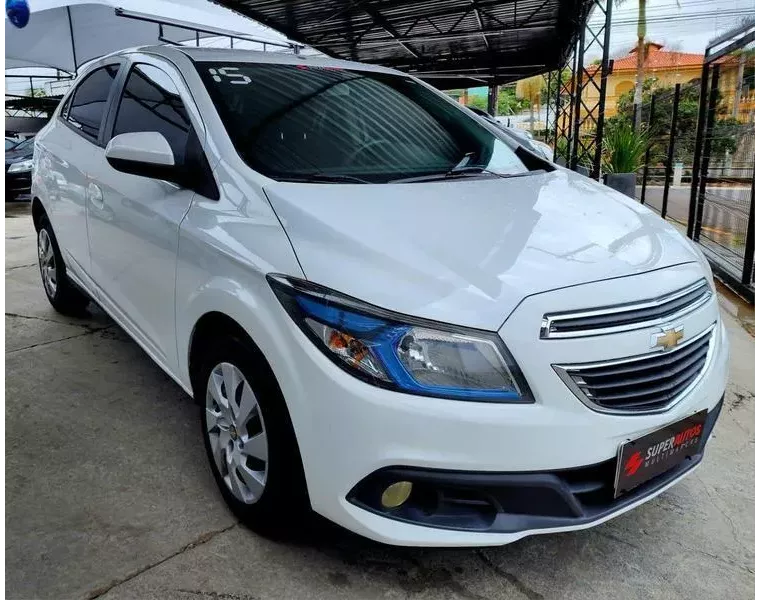 Chevrolet Onix Branco 9