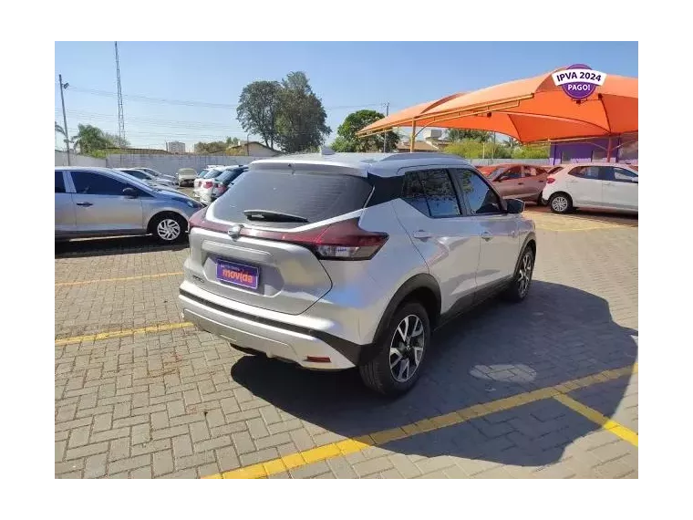 Nissan Kicks Prata 5