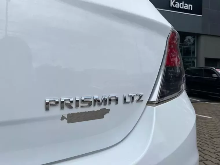 Chevrolet Prisma Branco 16