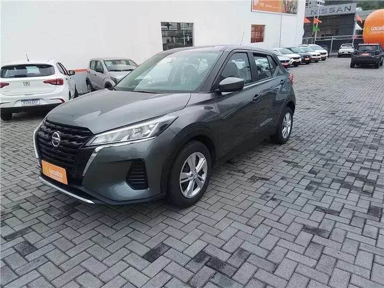 Nissan Kicks Cinza 13