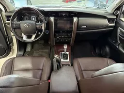 Toyota Hilux SW4