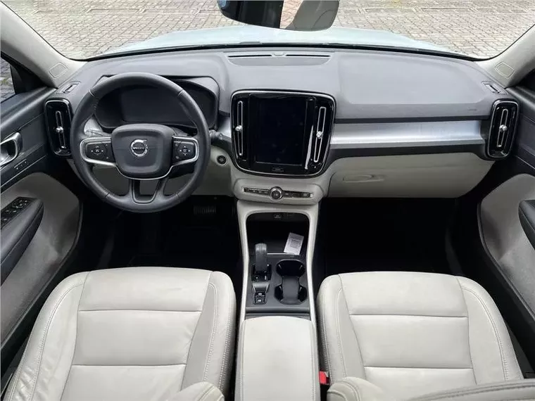 Volvo XC40 Prata 11