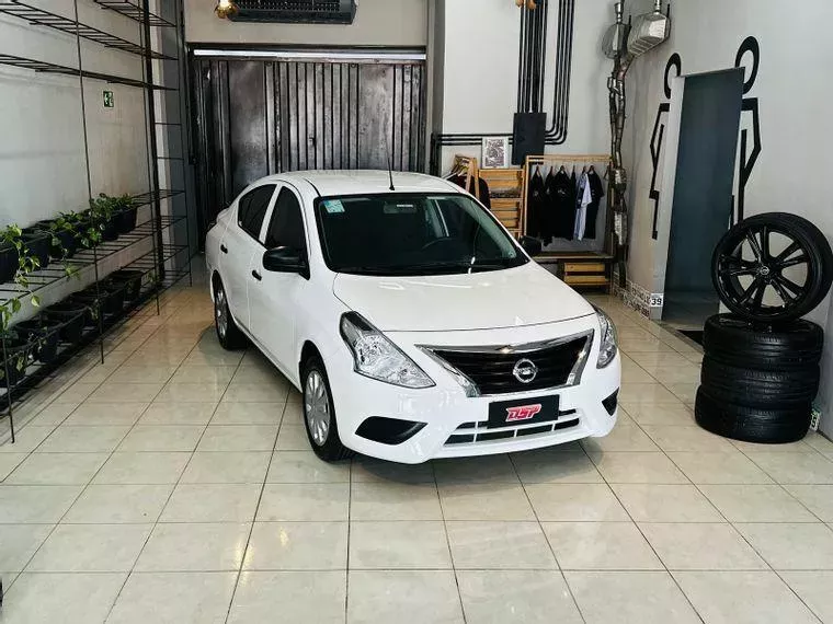 Nissan Versa Branco 1